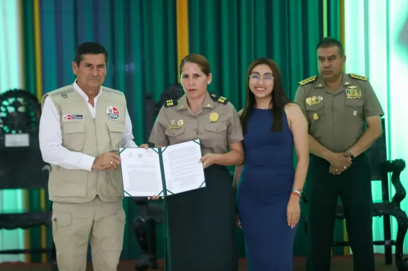 Jefe del Gabinete destaca valor y vocación de servicio de 26 policías ascendidos