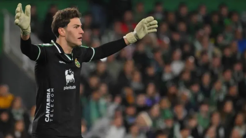 Eriksson no se hace el sueco con el megáfono: debuta, gana y canta... en español