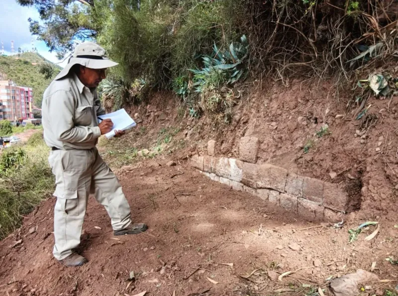 Singular hallazgo en Cusco: descubren muro de posible origen inca durante remoción de alud