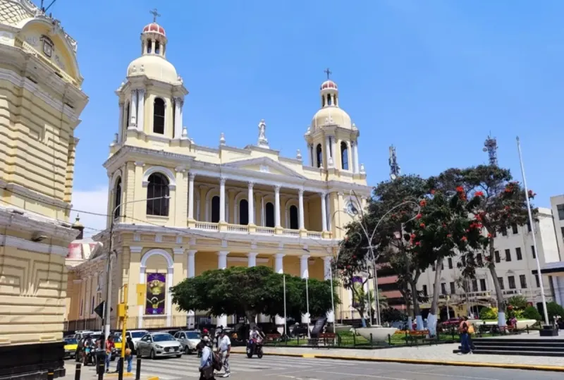 ¿Qué otra urbe de Perú tiene el título de Ciudad Heroica y por qué es un lugar imperdible?
