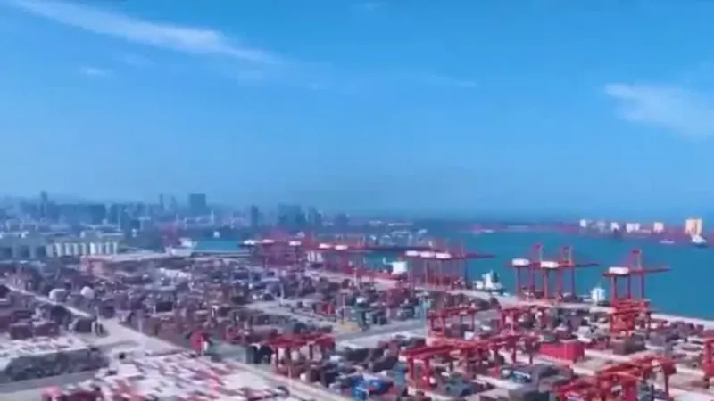 Bloqueo en Ormuz: la espera interminable de un marinero chino y el malestar de China con EE. UU.