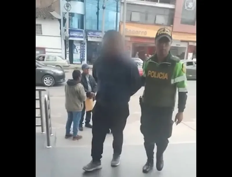 Huancayo: PNP desarticula banda de presuntos estafadores que vendían laptops por internet