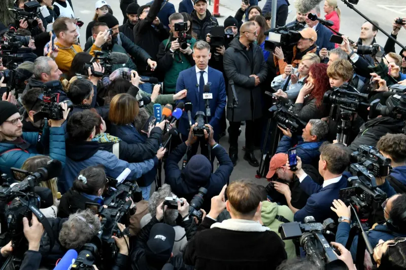 Magyar afronta el reto de desmontar la máquina de propaganda sin crear una nueva