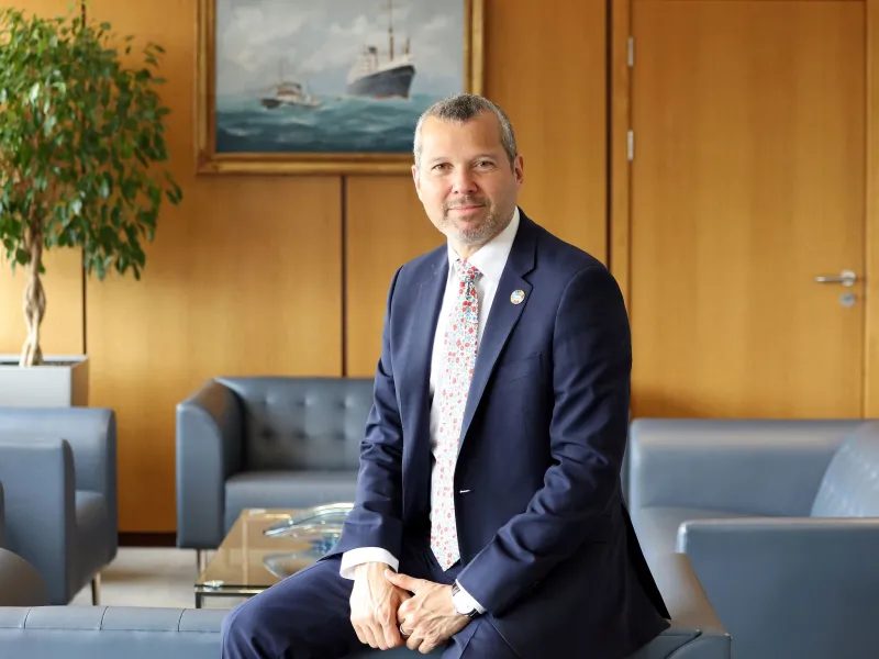 Arsenio Domínguez (Organización Marítima Internacional): “No hay base legal para introducir peajes en Ormuz”