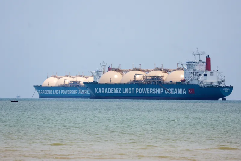 Irán anuncia la reapertura total del Estrecho de Ormuz