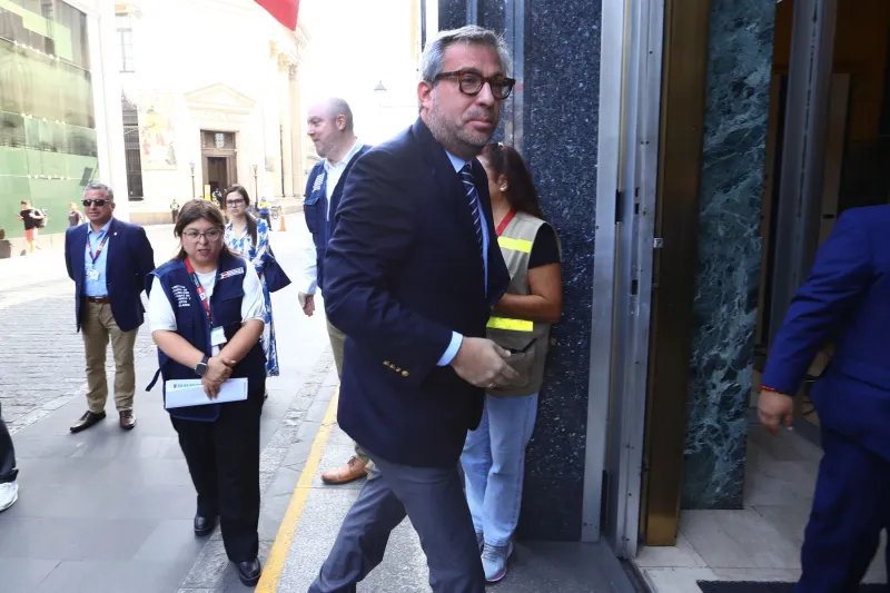 Jefe de ONPE pide reprogramar citación por investigación