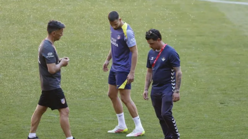 Hancko se prueba... para llegar al banquillo