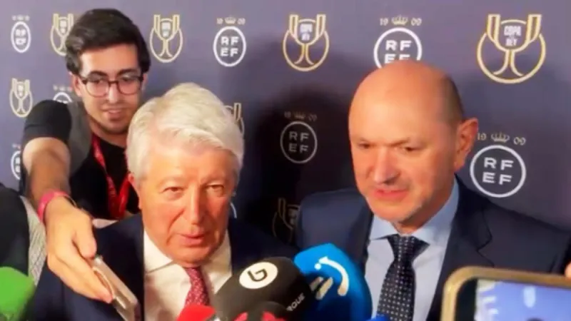 Cerezo: "Lo digo al lado del presidente de la Federación, el VAR está haciendo mal a los árbitros"