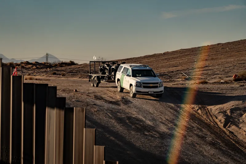 Paredes de refuerzo y zonas con tecnología de detección: el “muro inteligente” que Estados Unidos está construyendo en la frontera