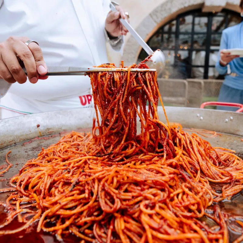 Spaghetti all’assassina, la pasta que se cocina quemada (a propósito)