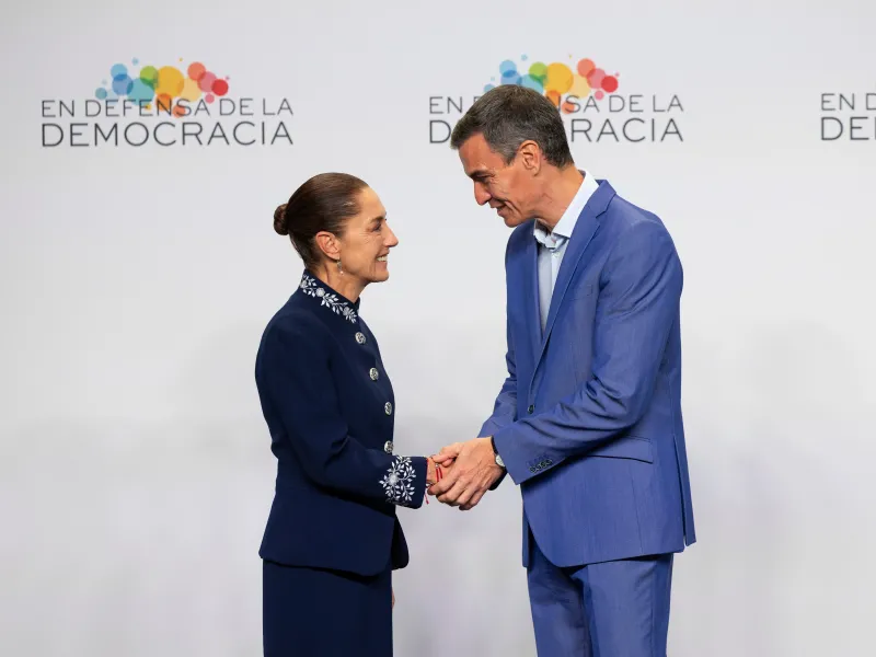 Sheinbaum rebaja las tensiones a su llegada a España: “No hay crisis diplomática. Nunca la ha habido”