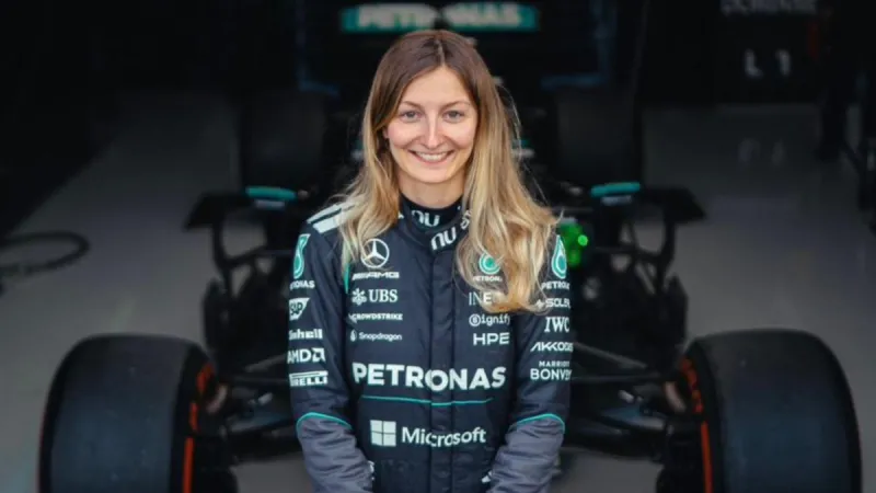 La segunda mujer de la década que prueba a un F1 recibe la bendición de Hamilton