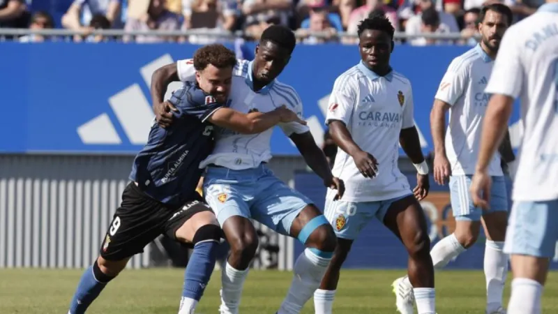 El Zaragoza desperdicia el VAR y regala un empate contra 10