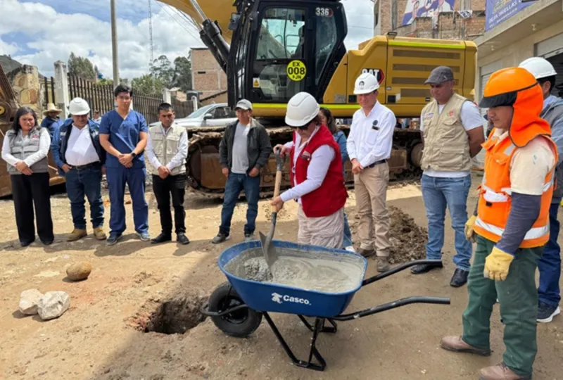 Cajamarca: Vivienda pone primera piedra de proyecto de movilidad urbana en Namora