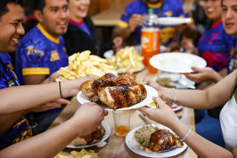 Nuevamente en la cima global: el pollo a la brasa entre los mejores platos de Taste Atlas