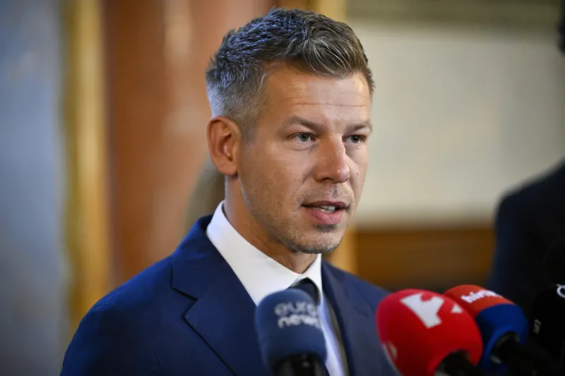 Péter Magyar sigue su ofensiva contra el 'sistema Orban' como si estuviese aún en campaña