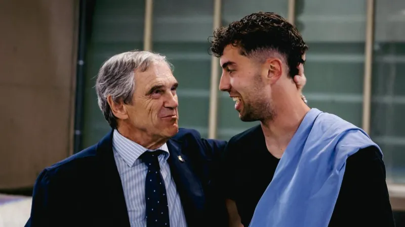 El mito Arconada felicita al héroe Marrero