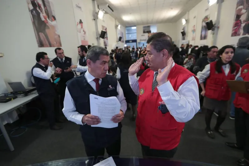 Subgerente de ONPE Juan Phang guarda silencio y no informa sobre fallas en el reparto de material electoral