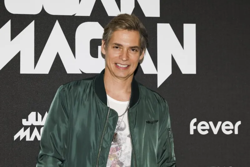 La Embajada de Venezuela pide perdón por las palabras de Carlos Baute contra Delcy Rodríguez durante el acto de María Corina Machado