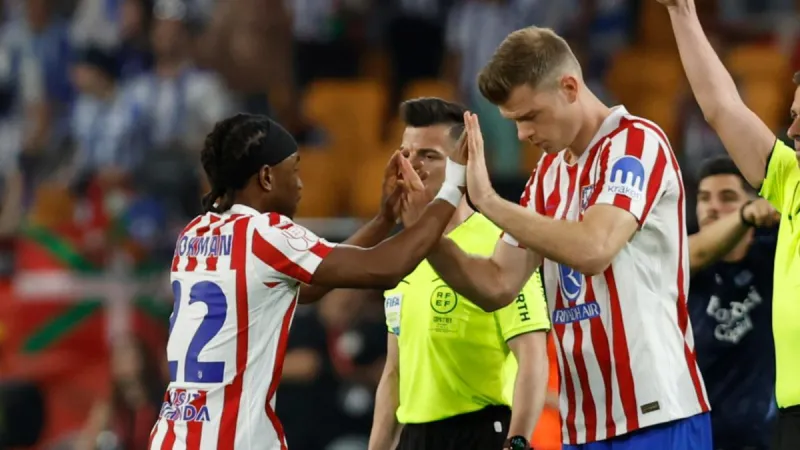 Lookman y Sorloth, lesionados