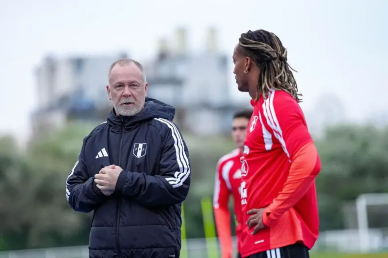 Mano Menezes habló sobre la posibilidad de convocar a Renato Tapia a la selección peruana
