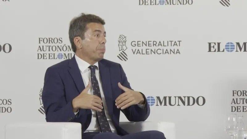 La reacción de Biles al ver su imagen de pequeña
