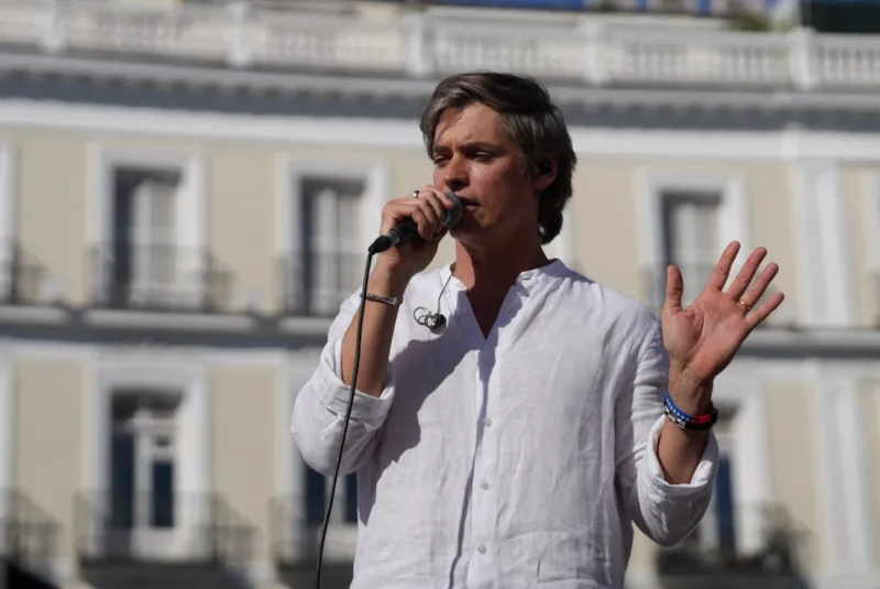 Carlos Baute se disculpa por los insultos racistas a Delcy Rodríguez durante el acto de María Corina Machado en Madrid