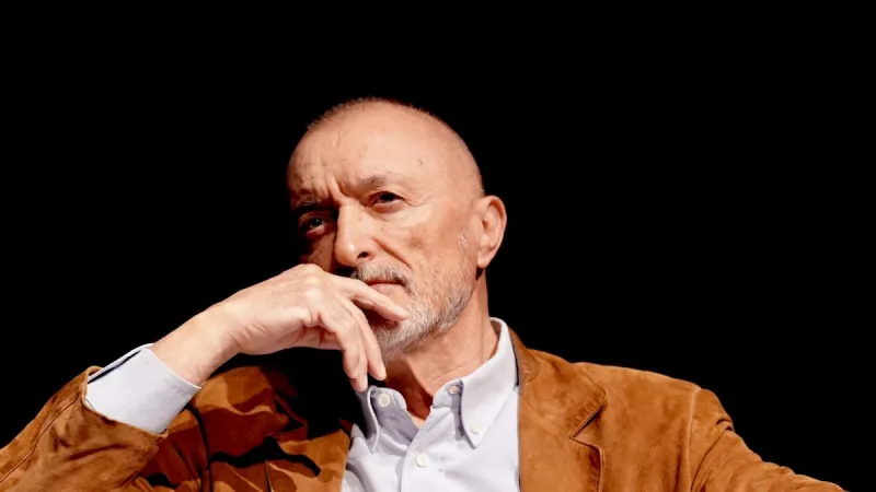 Pérez Reverte: "Europa la deja morir como quien vende la biblioteca del abuelo para irse a Bali"