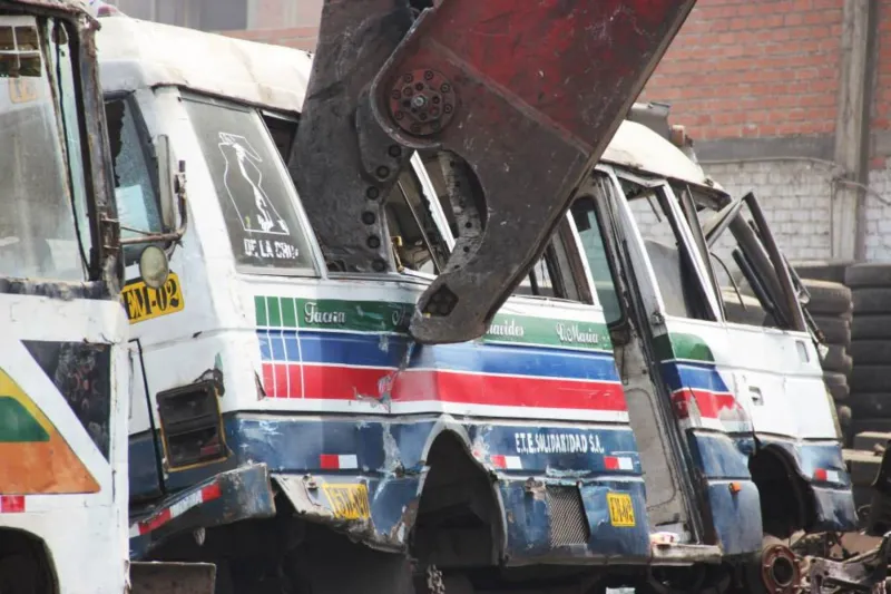 ATU chatarreó 33 vehículos de transporte público informal en lo que va del año