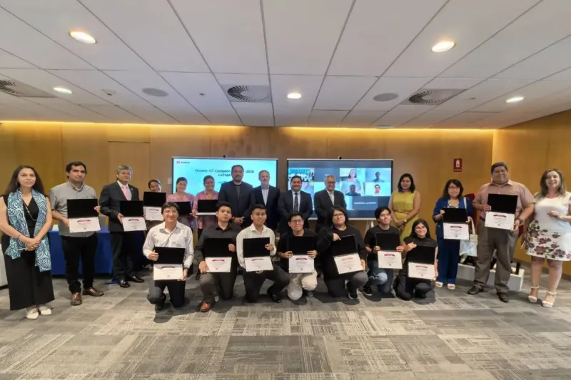 Estudiantes peruanos compiten para llegar a la final de concurso de Huawei en China