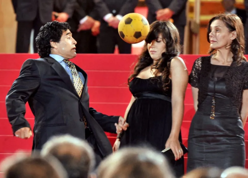 Hija de Maradona denuncia manipulación "absoluta y horrible" del staff médico de su padre