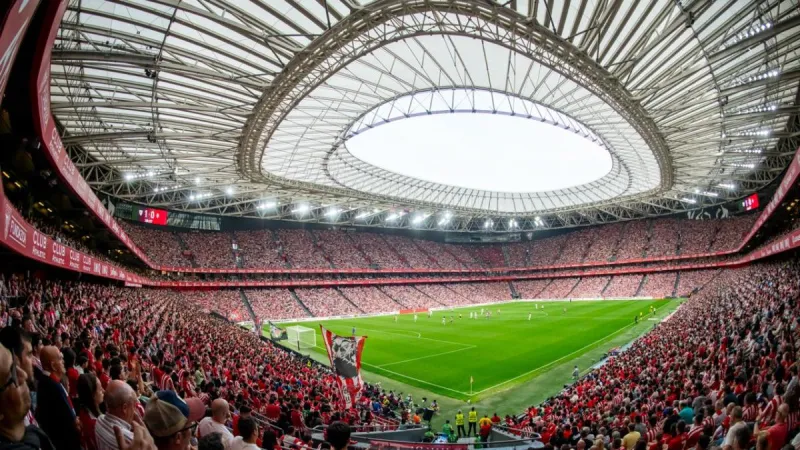 Unai Simón y Guruzeta reconcilian a San Mamés