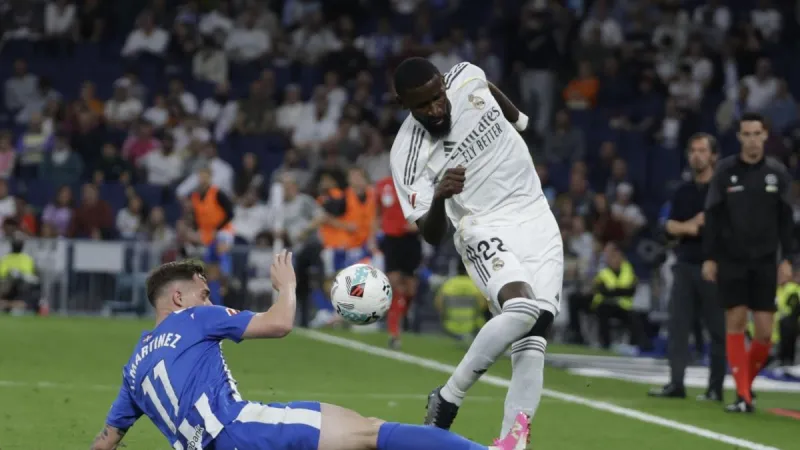 Alfonso Pérez Burrull sobre el posible penalti de Rüdiger: "Llega tarde pero no tiene una fuerza suficiente..."