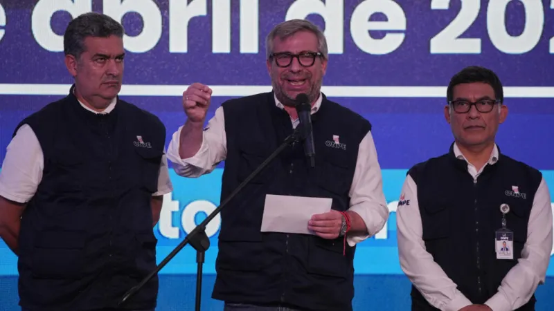 Renuncia cuestionado jefe de organismo electoral de Perú mientras sigue en vilo el balotaje