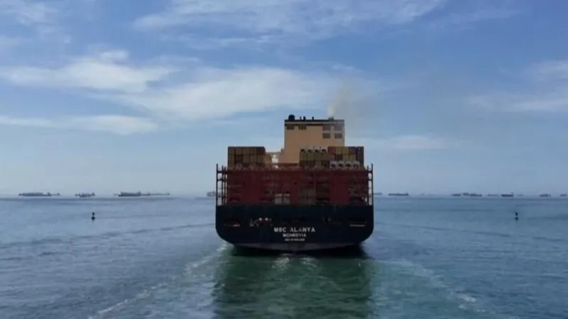 Trump extiende cese el fuego en Irán pero mantendrá bloqueo a puertos iraníes