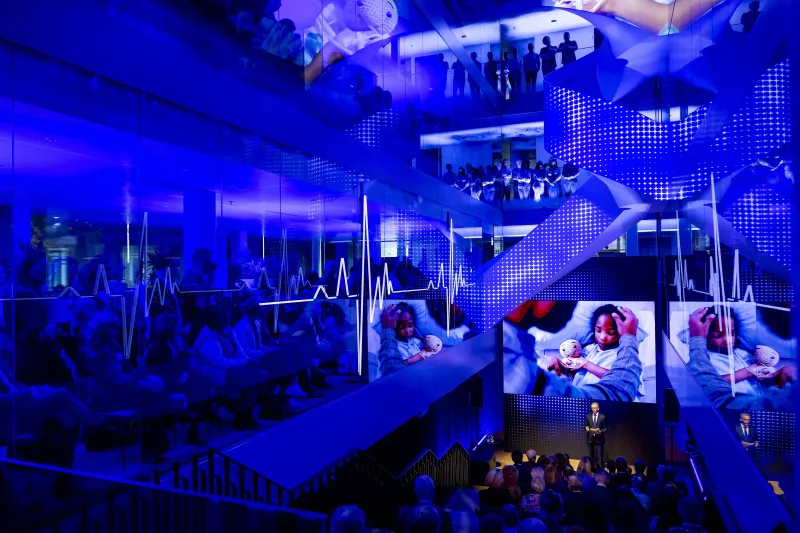 El cambio de piel de Philips: de las bombillas al quirófano