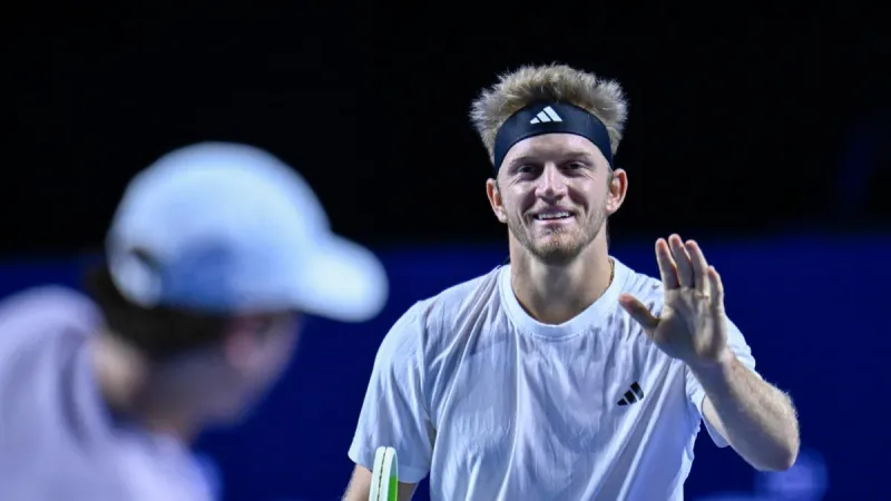 Davidovich se rinde a Jódar: "Le corre la bola, si hace las cosas bien se puede meter muy arriba"