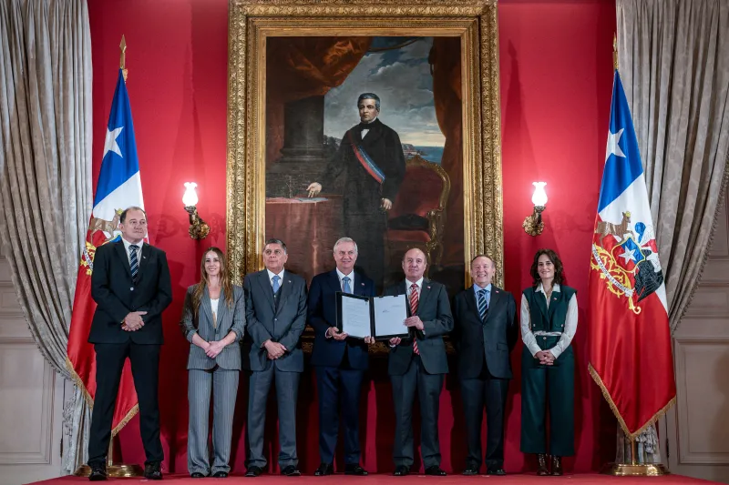 Kast presenta su megarreforma y la envía al Congreso: “La tarea número uno es generar empleo, el resto es música”