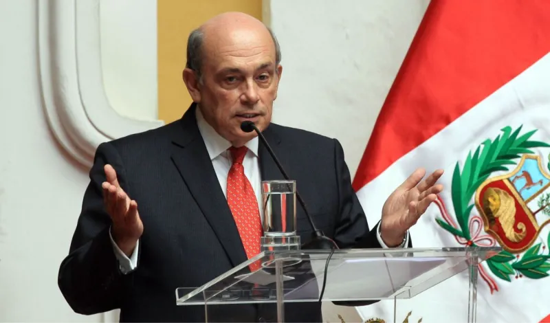 Canciller Hugo de Zela renuncia al cargo ante negativa del Gobierno de adquirir cazas estadounidenses