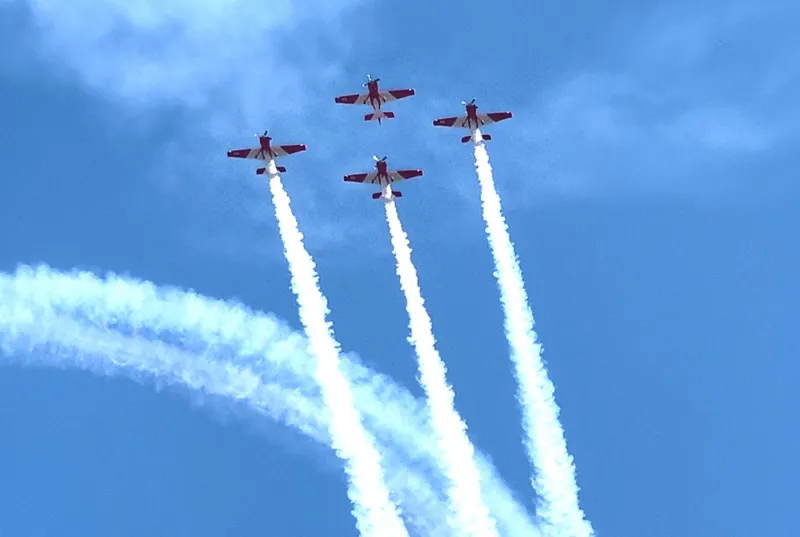 Cielo de Pimentel se tiñe de rojo y blanco durante emotivo homenaje al héroe José Quiñones