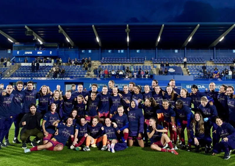 El Barcelona femenino se consagra campeón y alza su undécima Liga española