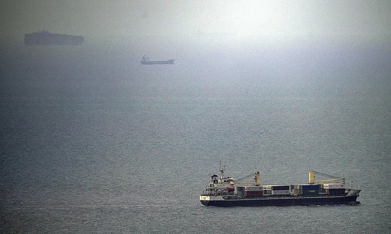 "Sácame de aquí que no quiero morir": la odisea de los 20.000 marineros varados por el bloqueo de Ormuz