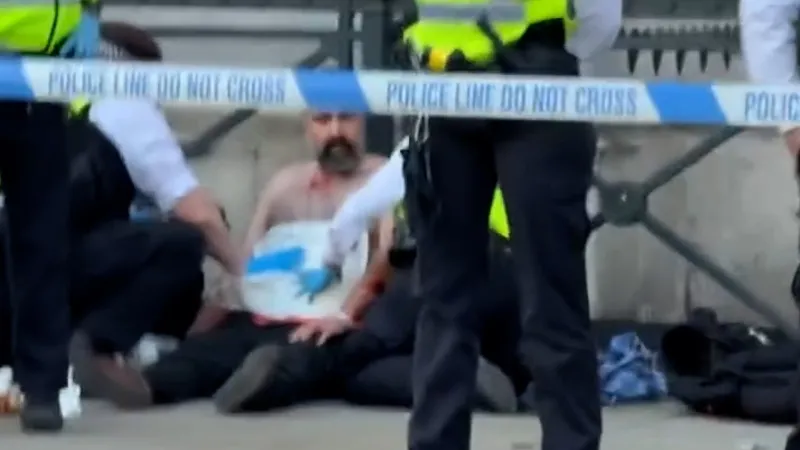 Protesters stabbed at London rally against war on Iran