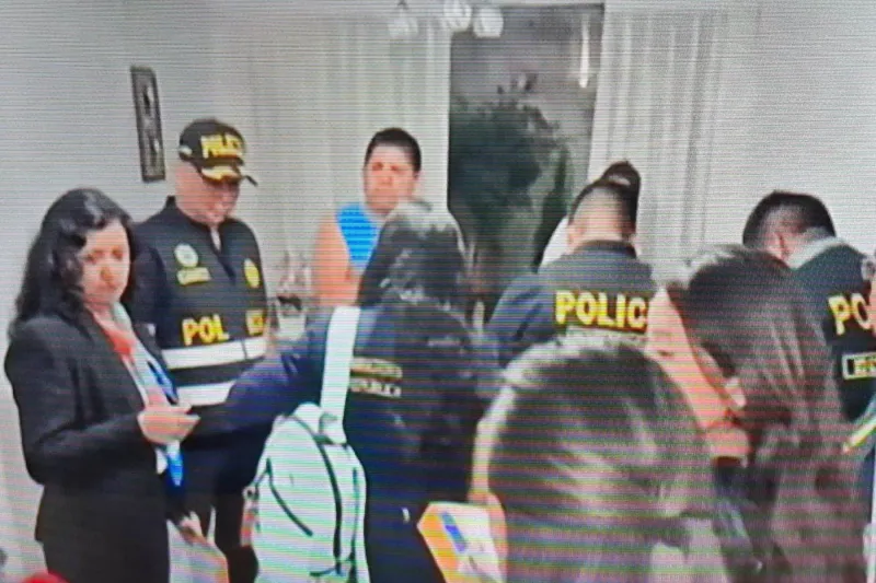 Detienen a policías vinculados a la apropiación y venta de lingotes de oro