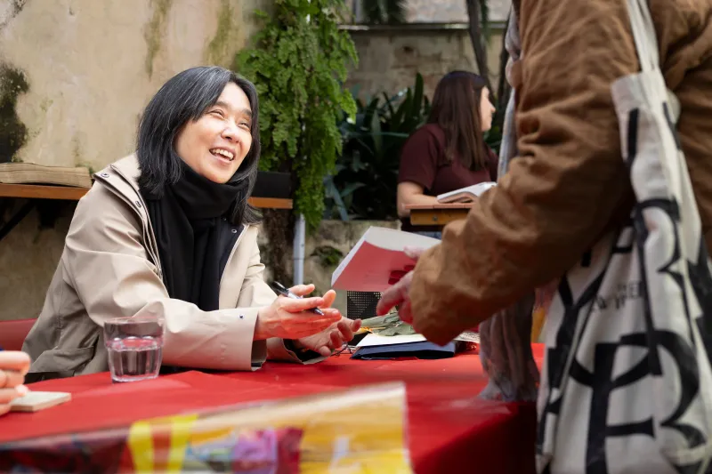 Amélie Nothomb y Han Kang: un Sant Jordi entre champán y rosas