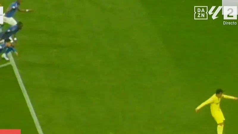 Villarreal: doble penalti y gol de Pépé tras error de Parejo en el Tartiere