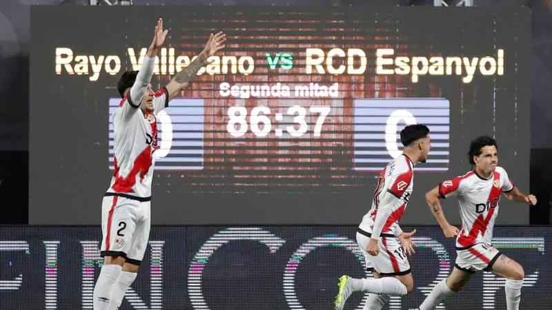 Camello alarga la alegría en Vallecas