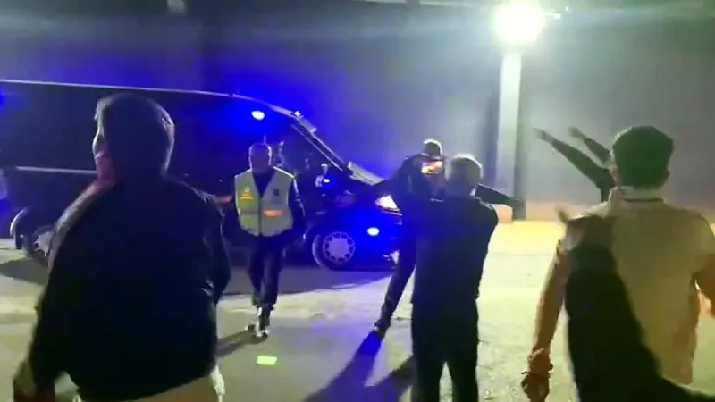 Enfado tremendo de la afición del Sevilla en Valencia: "Nos vamos a Segunda División"