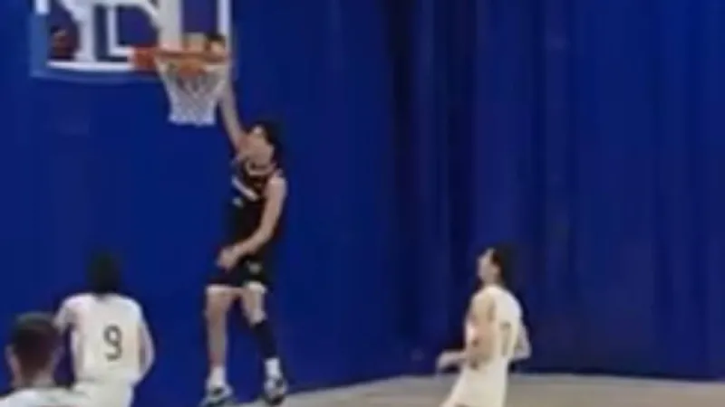 La némesis generacional de Rhys Robinson juega en San Blas y con 15 años seduce a los grandes