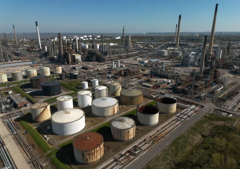 La escalada del petróleo termina con el maná del refino en las petroleras europeas